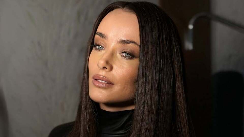 Мишина внезапно показала на камеру свои трусы. Цимбалюку понравилось