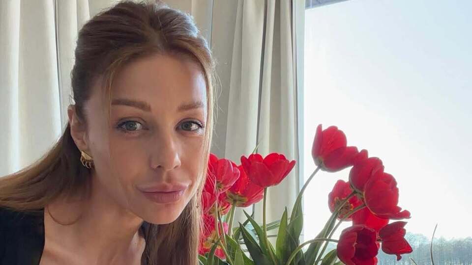 Тіна Кароль показала, як проводить ранок на кухні свого триповерхового маєтку. Фото