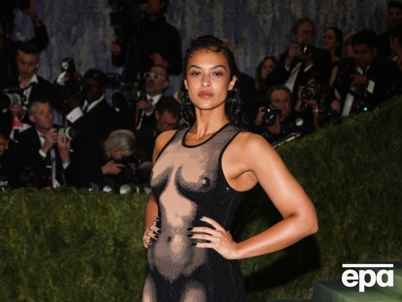 Драпировки и много обнаженного тела. Как звезды удивляли на Met Gala 2026. Фото