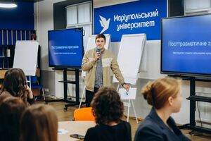 Тренери "Серця Азовсталі" провели тренінг із посттравматичного зростання в Маріупольському державному університеті