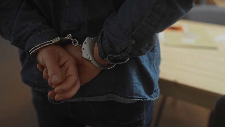 У столичному ТРЦ чоловік погрожував вибухівкою в рюкзаку. Підозрюваного затримали