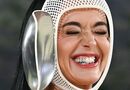 Обгоревший шлейф и шестой палец. Почему Кэти Перри появилась на Met Gala 2026 в фехтовальной маске