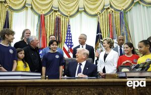 Трамп во время выступления перед детьми рассказывал об убийствах в Иране и ядерном оружии