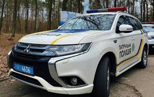 На Волыни водитель Mercedes во время побега сбил патрульного, полиция применила оружие. Подробности инцидента
