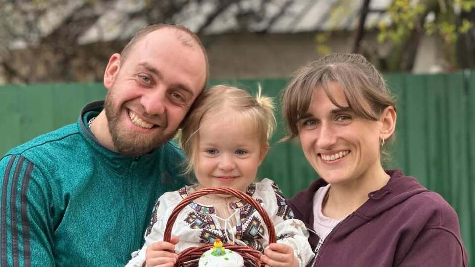 "Мы не выдержали". Известный блогер покинула Украину – месяц назад россияне разрушили ее дом