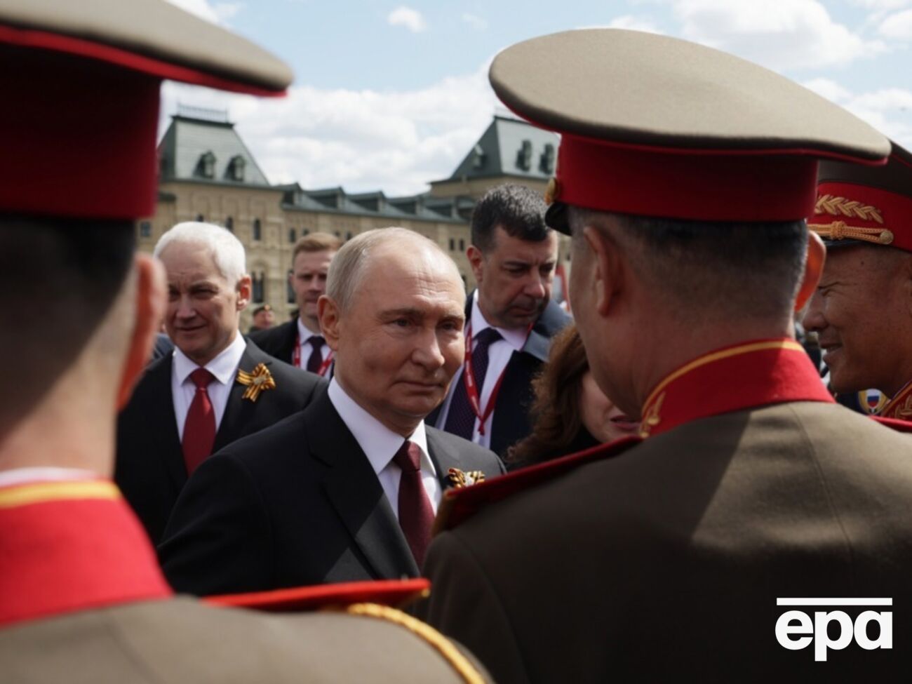 "Так вийшло". Паради 9 травня скасували у третині регіонів РФ, і навіть лідери країн СНД не поспішають до Путіна. Головне