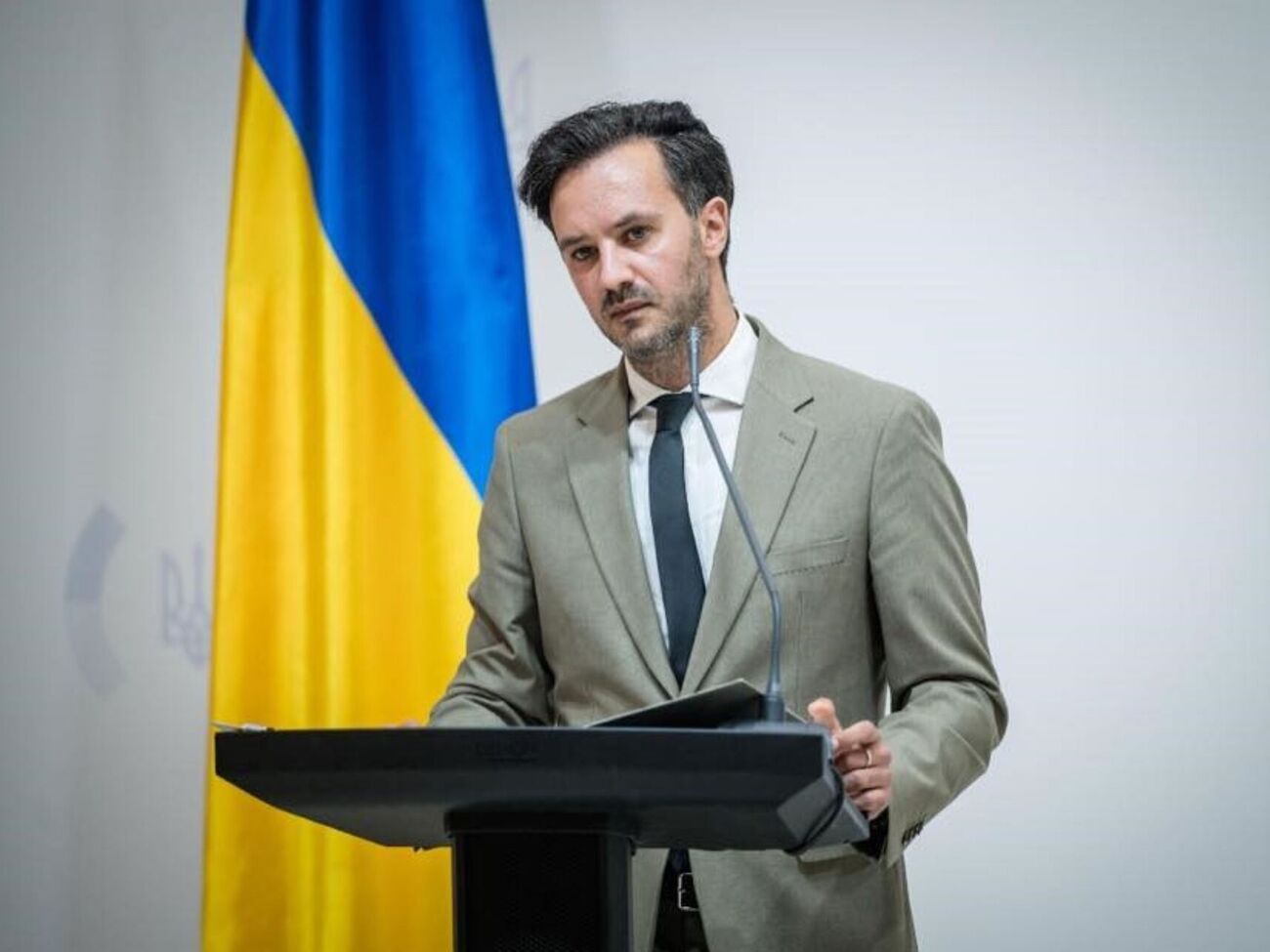"Оговорка по Фрейду". В МИД Украины прокомментировали заявление помощника Путина об "одном шаге" и Донецкой области