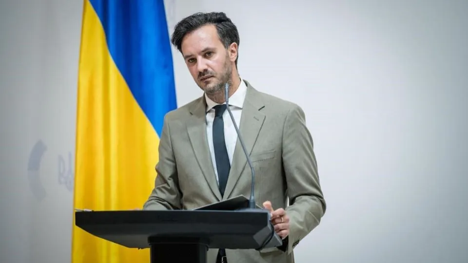 "Оговорка по Фрейду". В МИД Украины прокомментировали заявление помощника Путина об "одном шаге" и Донецкой области