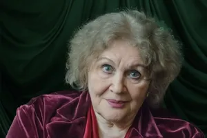 Чи був у Ліни Костенко роман з Василем Симоненком. Поетеса емоційно відреагувала ну чутки