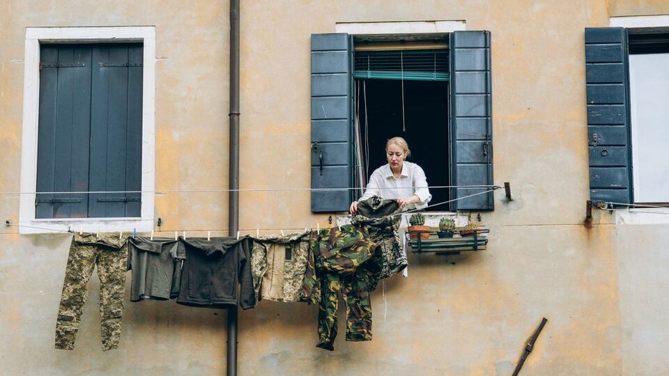 На балконі будинку біля Венеційської бієнале з'явилася справжня форма бійців "Азову". Фото