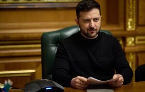 "Он красивый мужчина". Известная украинская актриса призналась Зеленскому в любви