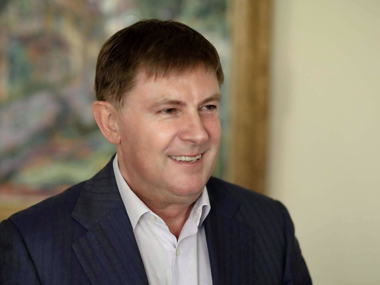 Було б гарно, якби Зеленський зараз вийшов і сказав: "Та вже проводьте ви той парад. Дозволяю"