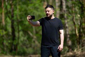 Зеленский о 9 мая для РФ: Дадим зеркальный ответ