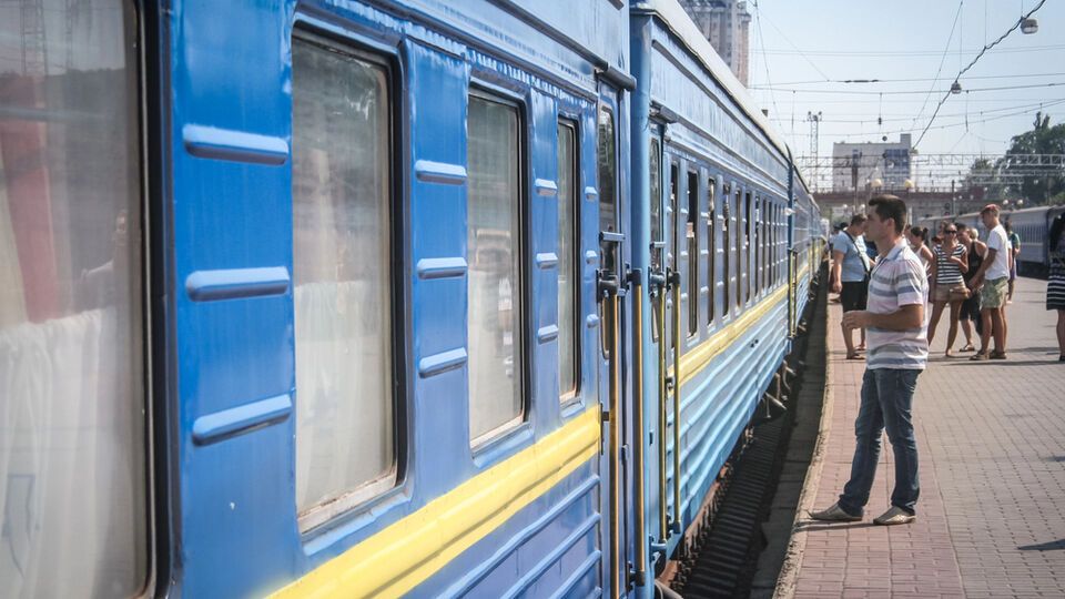 Керівництво вагонобудівного заводу поставило "Укрзалізниці" пасажирскі вагони з неякісного металу – Сазонов