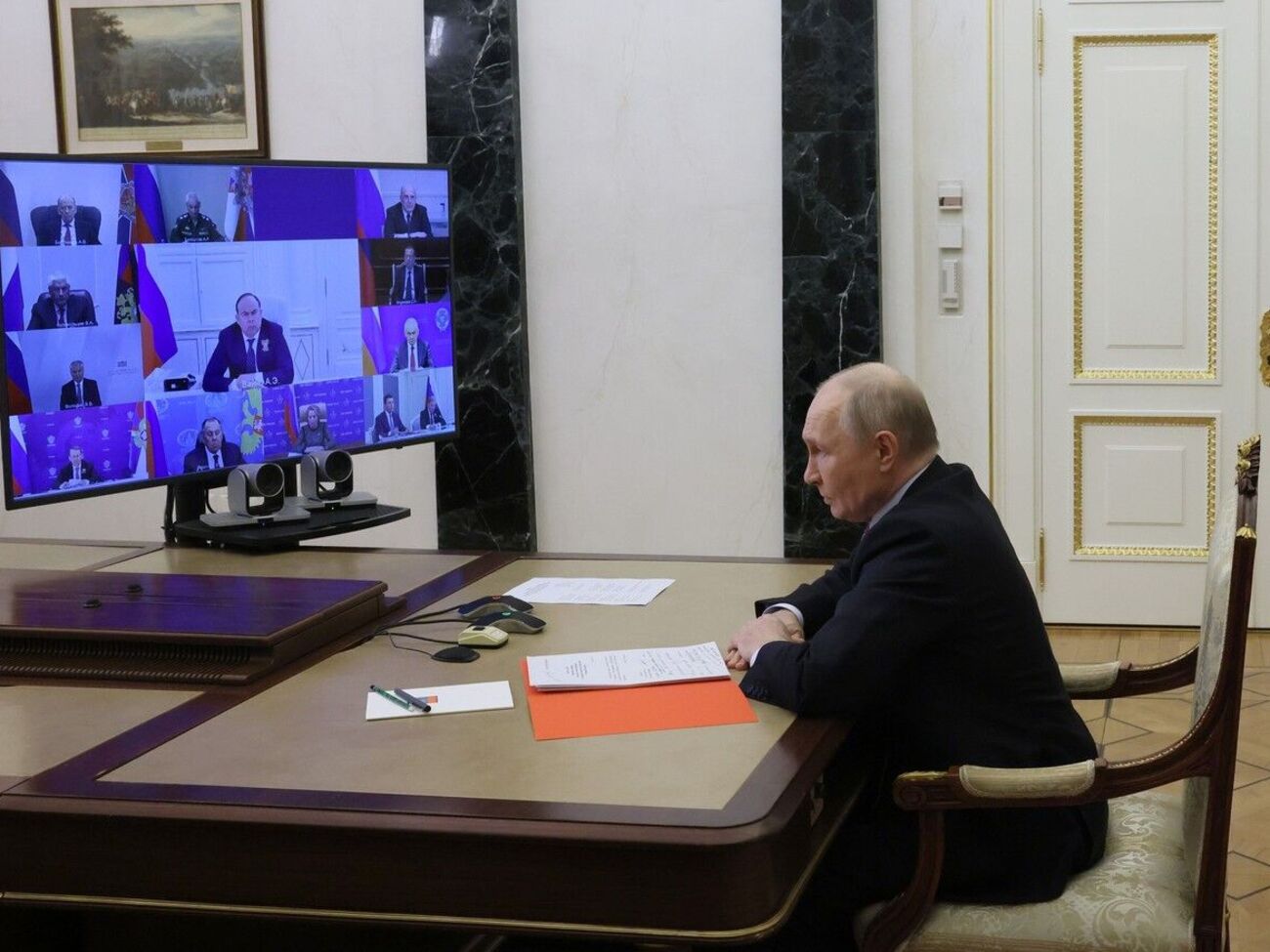 Крупнейший авиаколлапс в РФ. Путин созвал Совбез и возмущался из-за "теракта киевского режима"