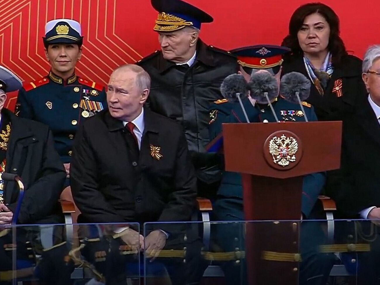 Путин на параде ни разу не произнес "Украина" и "фашизм". Что он сказал?
