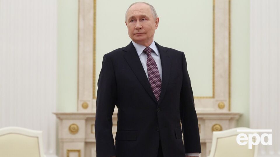 В Кремле ввели новые ограничения для чиновников. На встречах с Путиным запретили носить наручные часы