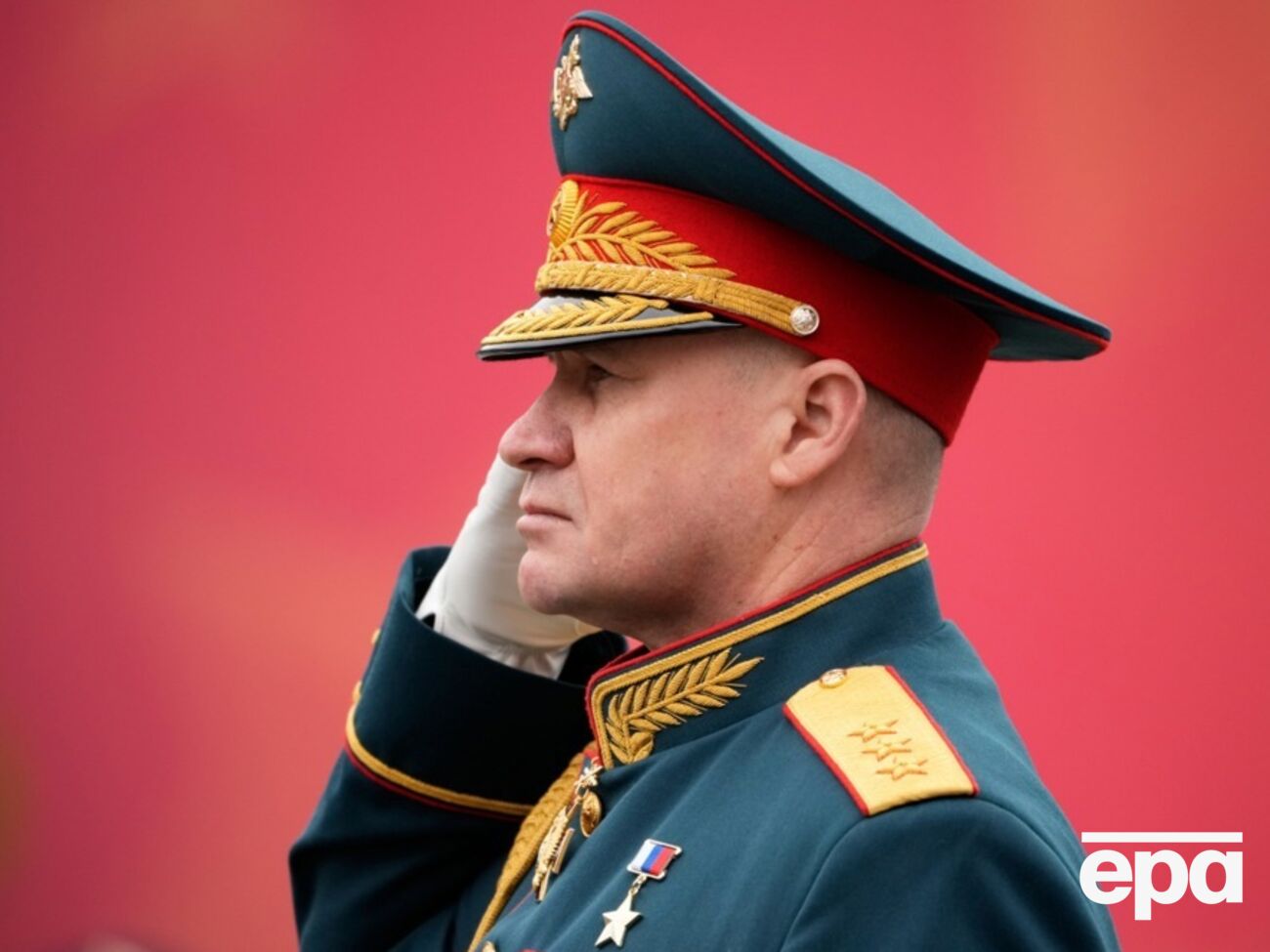 Парад 9 травня в Москві очолив кат Маріуполя. Арестович заявляв, що його вбили