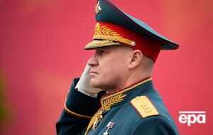 Парад 9 травня в Москві очолив кат Маріуполя. Арестович заявляв, що його вбили