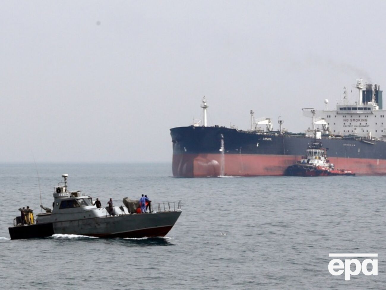 СМИ пишут об утечке из главного нефтяного хаба Ирана