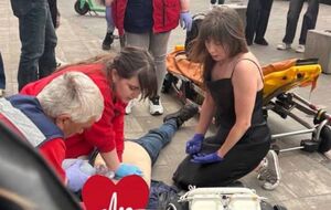 В Киеве возле метро скончался мужчина. В "РеаниМетро" заявили, что в метро отказались предоставить дефибриллятор