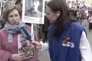 В РФ журналистка 9 мая поздравила мать пропавшего без вести оккупанта с "двойным праздником"