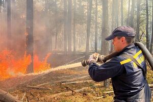 У зоні відчуження вирує сильна пожежа. У ДСНС розповіли про масштаби
