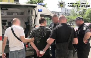 В Киеве мужчина выпал из окна 11-го этажа и скончался. Полиция задержала гражданина РФ. Видео