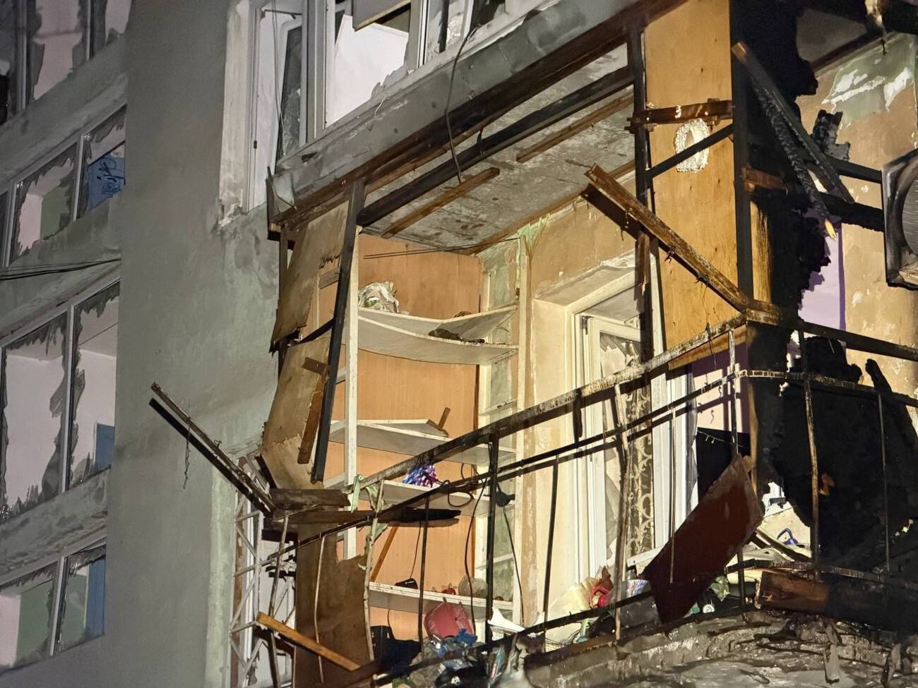 Россия дважды атаковала Одессу за ночь. Дрон попал в девятиэтажное здание. Фото