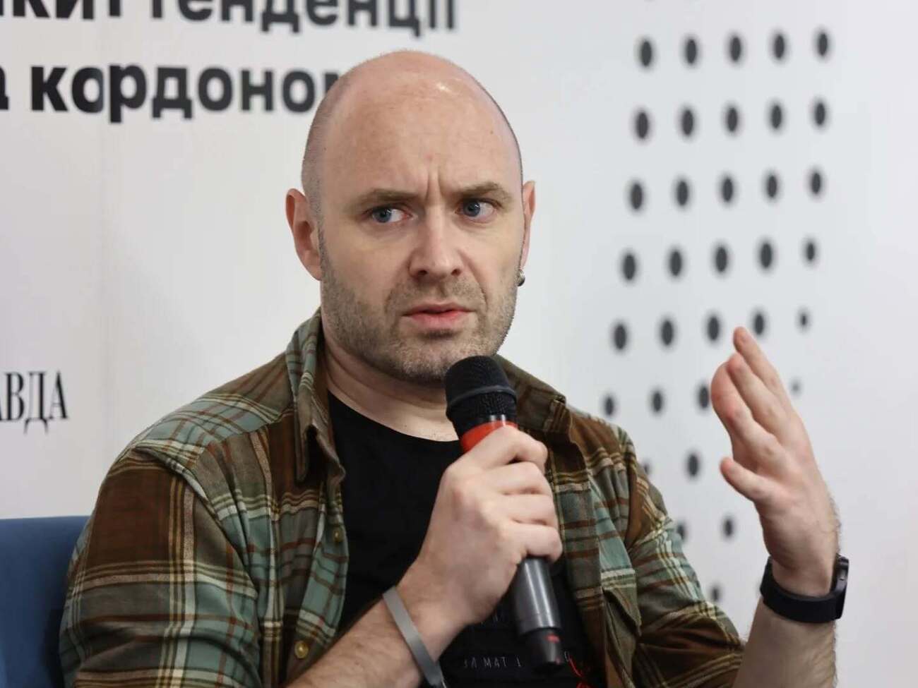 Суспільство має постійно обмежувати владу, бо вона задушить