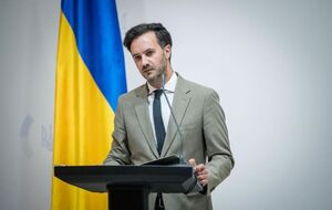 Поїздом, машиною, літаком? Як Абрамович потрапив в Україну. Відповідь МЗС