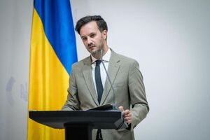 Поїздом, машиною, літаком? Як Абрамович потрапив в Україну. Відповідь МЗС