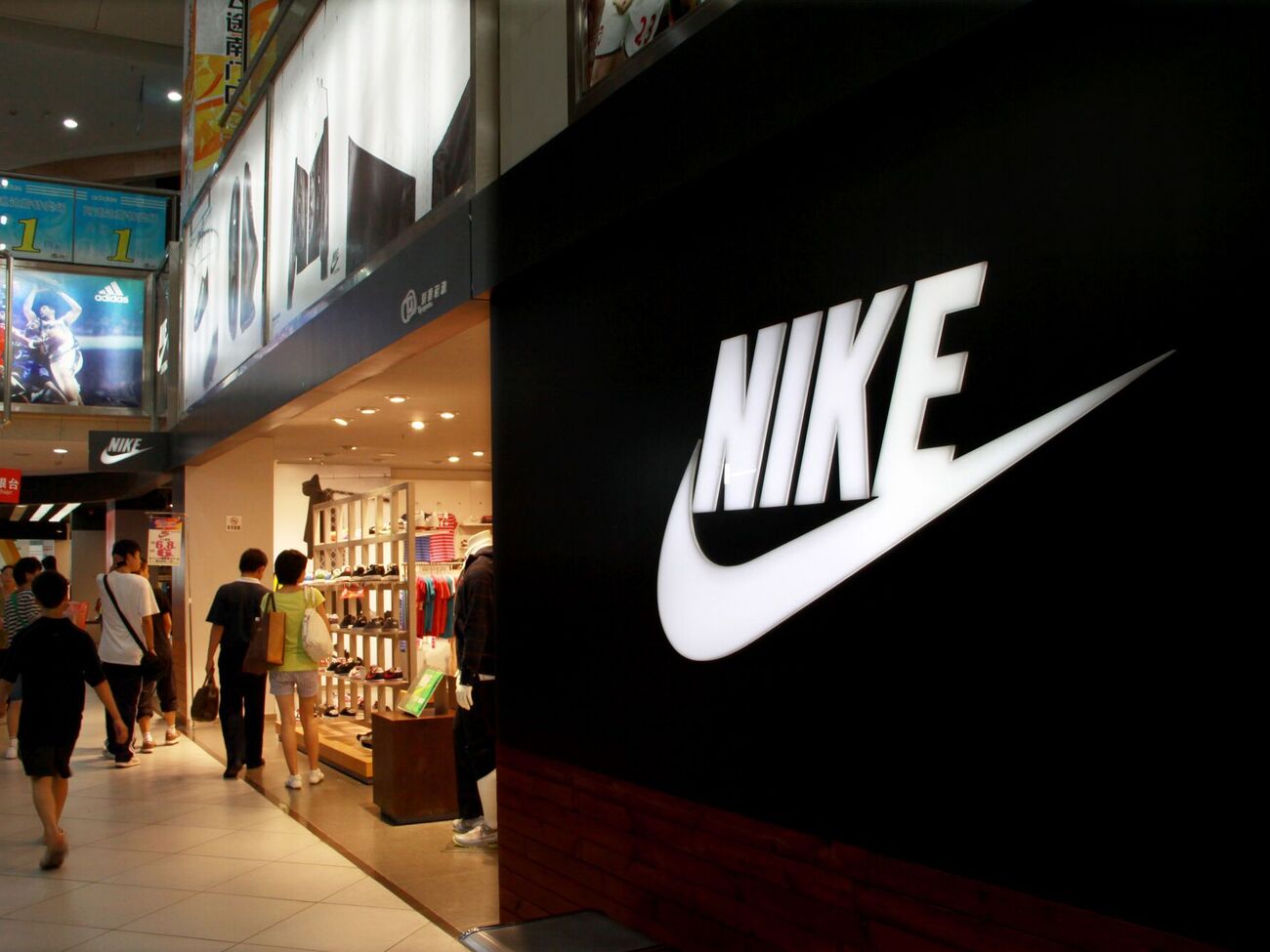  "Гівноїди знайдуть, де поїсти лайна". Nike зганьбився через співпрацю з путіністом-педофілом