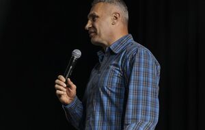 Яка на вигляд мати мера Києва, з котрою він зараз живе. Фото