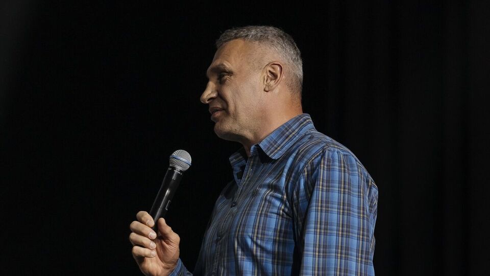 Как выглядит мать мэра Киева, с которой он сейчас живет. Фото