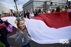 Скандал через "Героїв УПА". Понад половину поляків стали гірше ставитися до українців – опитування
