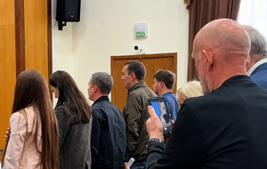 Депутат знімав і роздивлявся сідниці колег-депутаток під звуки гімну України. Відео