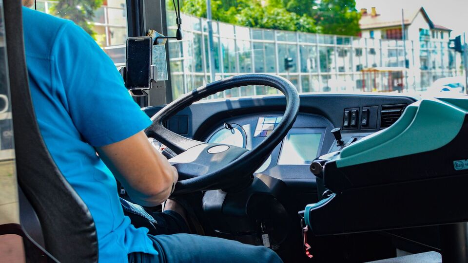 Польща відтермінувала обмеження руху автобусів у "Шегині – Медика". Що відомо