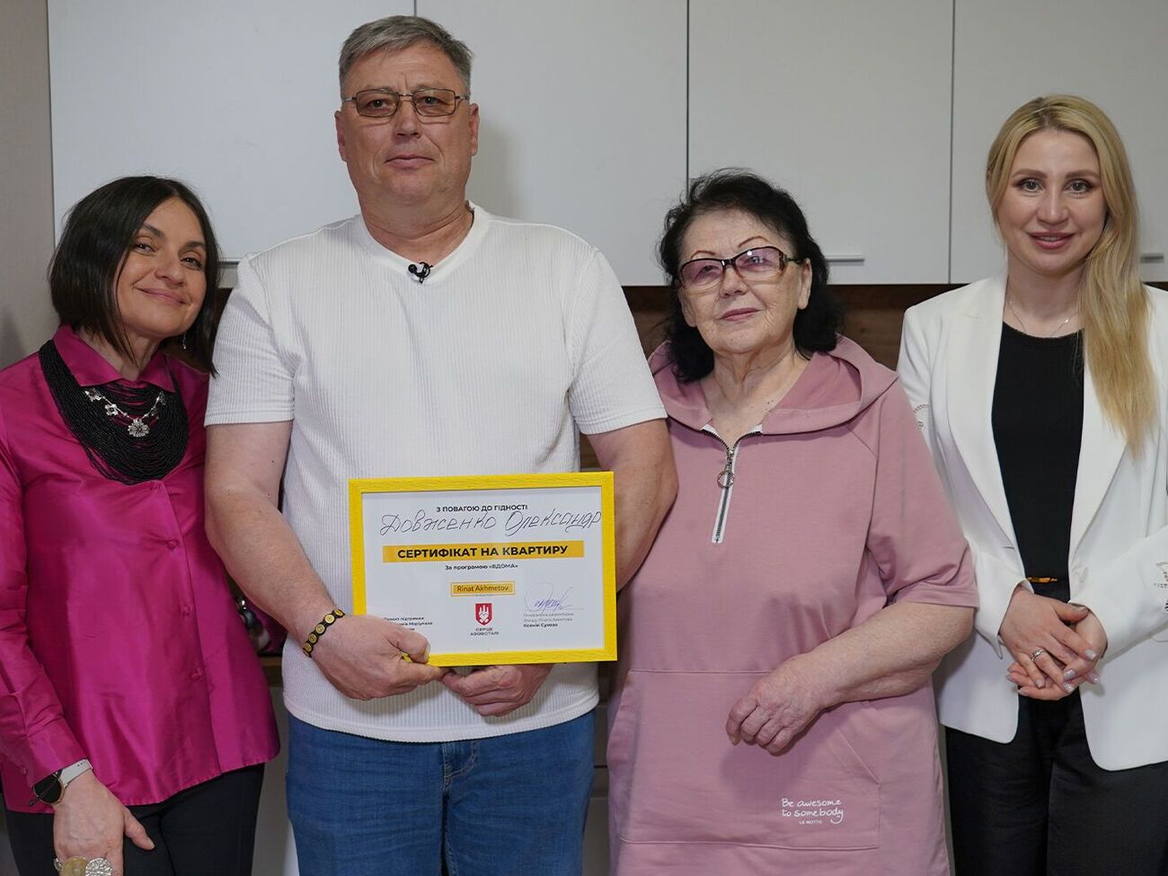 Захисник Маріуполя Олександр Довженко отримав квартиру від Фонду Ріната Ахметова
