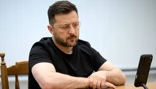 "Тільки не кажіть це Вакарчуку". Зеленський слухає репера, якого ненавидить Трамп