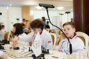 Російську шахову федерацію відсторонили від FIDE, але гравців це не стосується. Яка причина