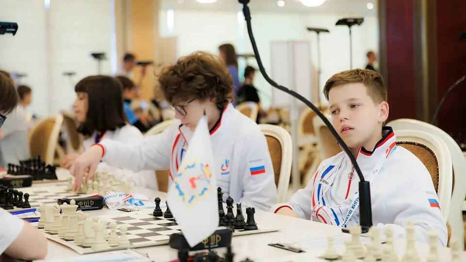 Російську шахову федерацію відсторонили від FIDE, але гравців це не стосується. Яка причина