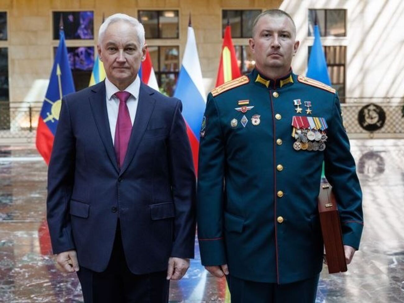 Штурмы на костылях, концлагерь, ямы и бои насмерть. "Героем России" стал один главных "обнулителей" армии оккупантов
