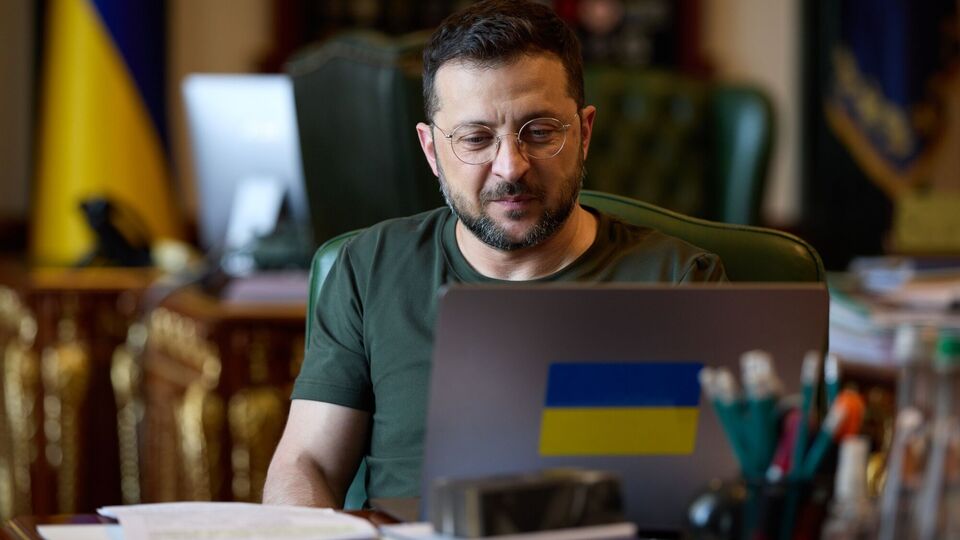 Зеленський підписав закон, який знімає з російської захист Європейської хартії регіональних мов