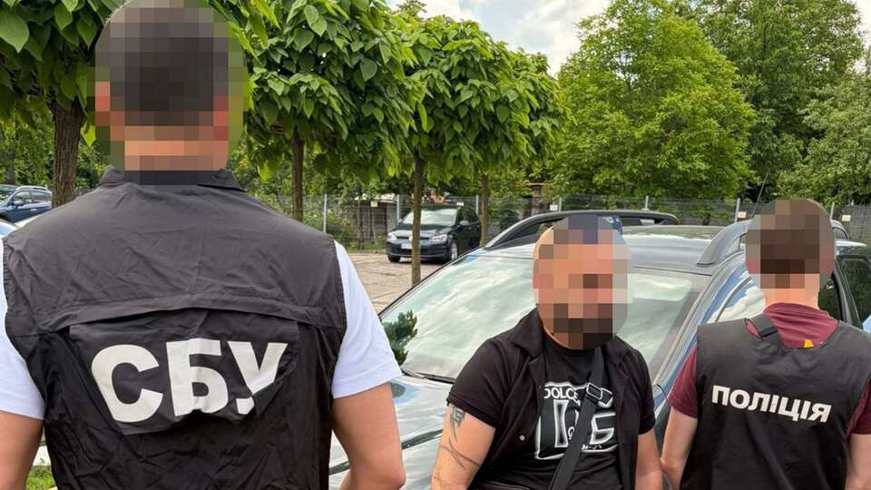 Мужчина пытался сбежать за границу в составе музыкальной группы. В СБУ рассказали подробности махинации