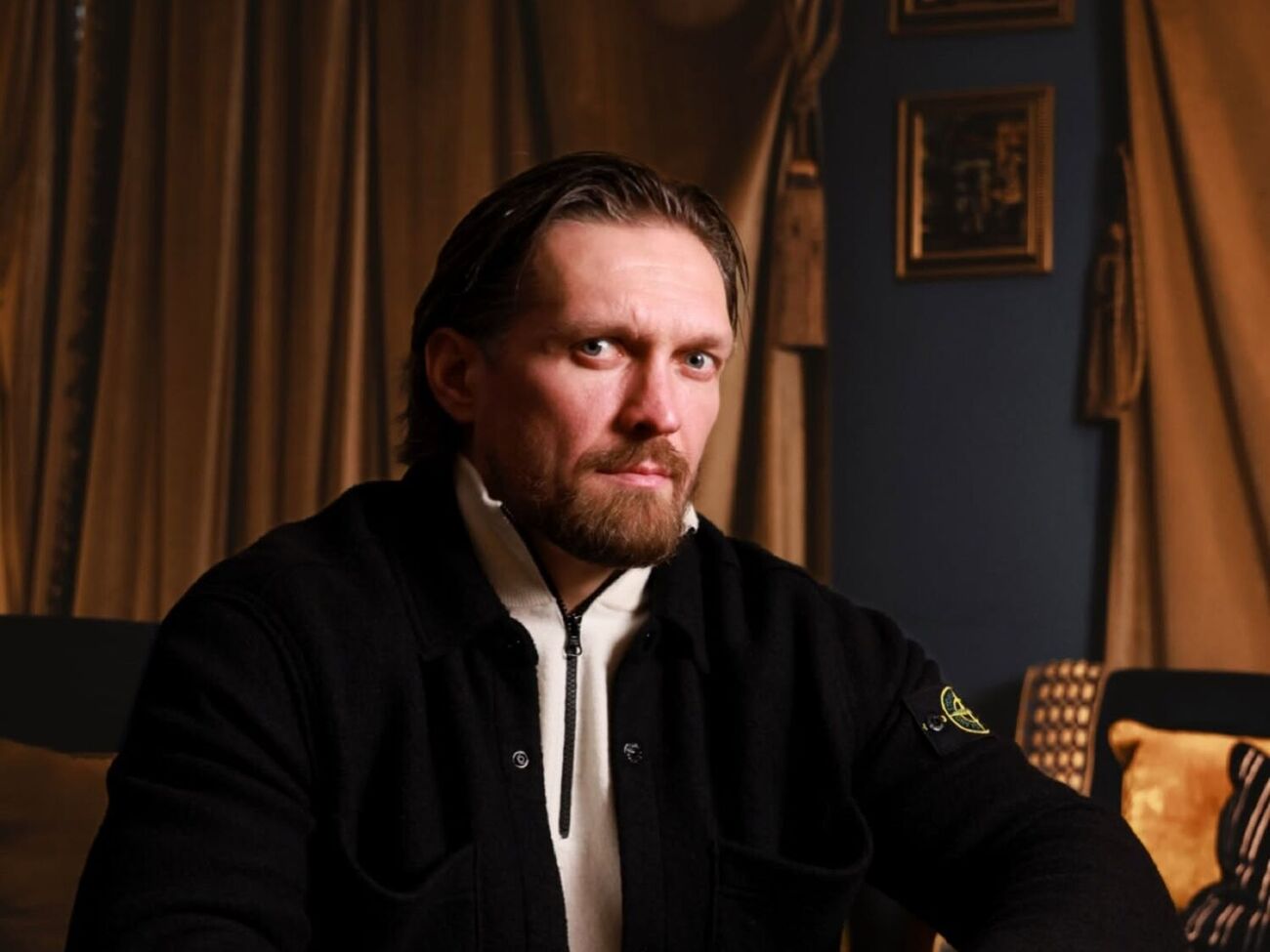 Усик закликав до переговорів про мир в Україні: У нас одна кров, вона червона