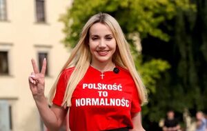 Кандидатка в мери Кракова демонстративно викинула прапори України і ЄС. Що відомо про скандальну персону