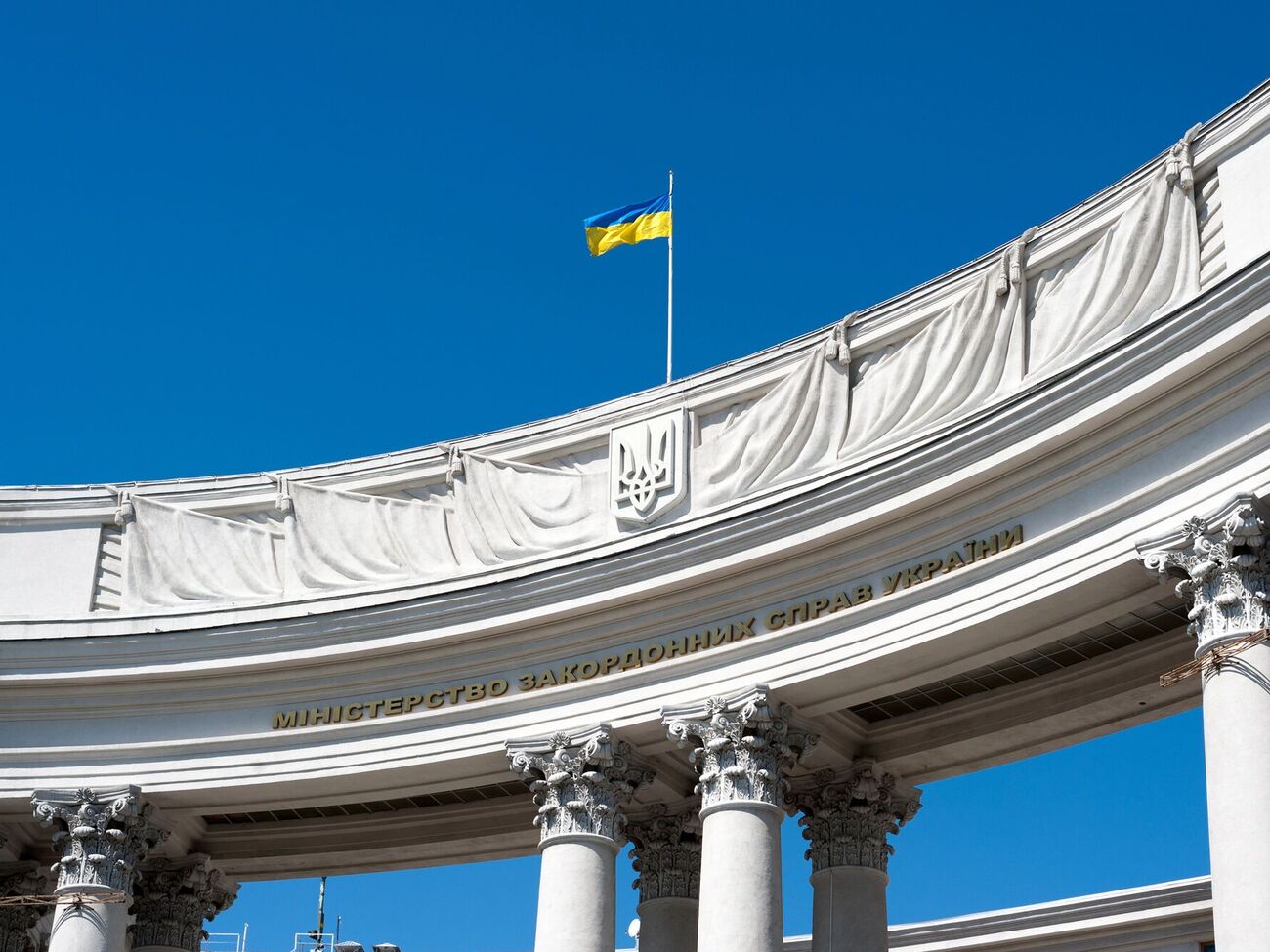 "Виконує міжнародні зобов'язання". У МЗС відреагували на заяви про "біолабораторії з небезпечними патогенами"