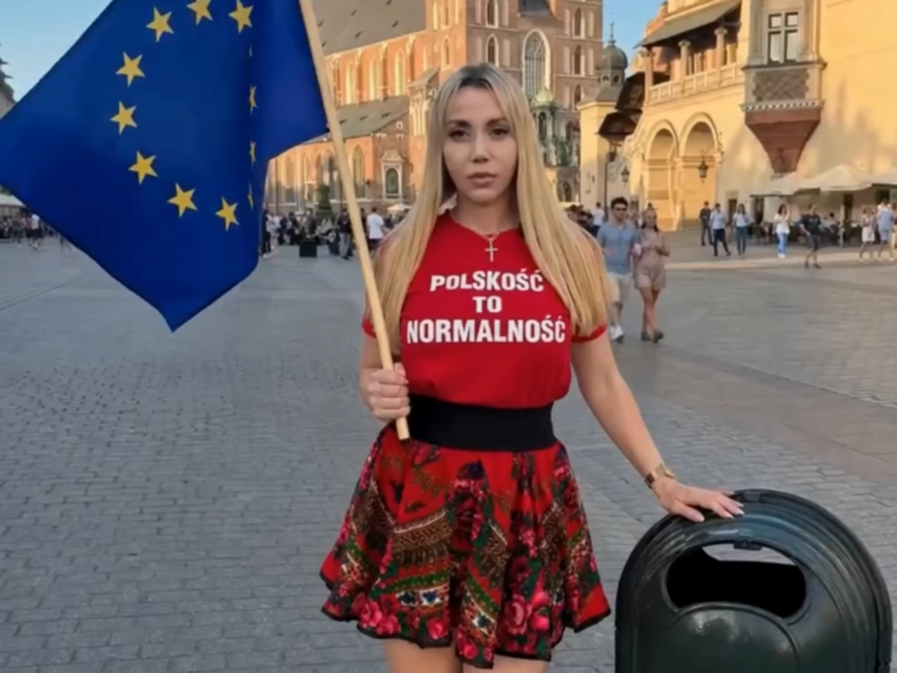 Кандидатка в мери Кракова демонстративно викинула прапори України та ЄС. Що відомо про скандальну персону