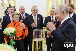 "Купка маразматиків і стара повія". Як Нейолова "зіпсувала некролог", прийнявши орден від Путіна